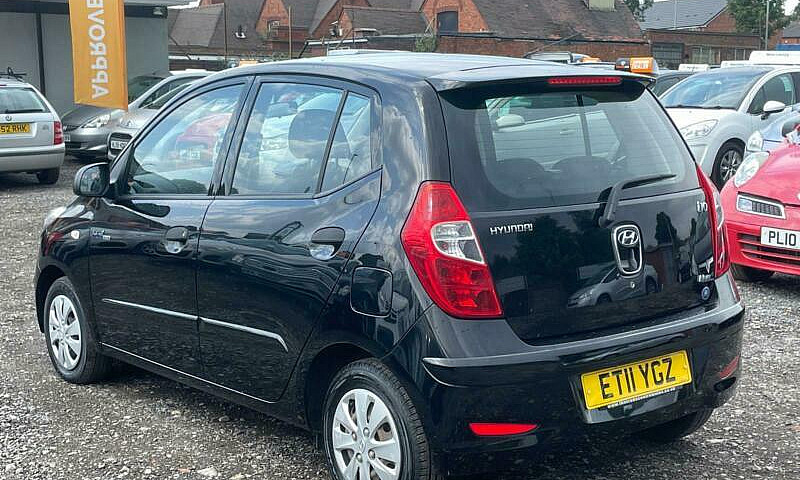 * 2011 Hyundai I10 1...