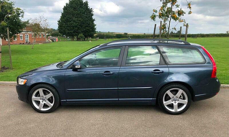 2011 11 Volvo V50 1....