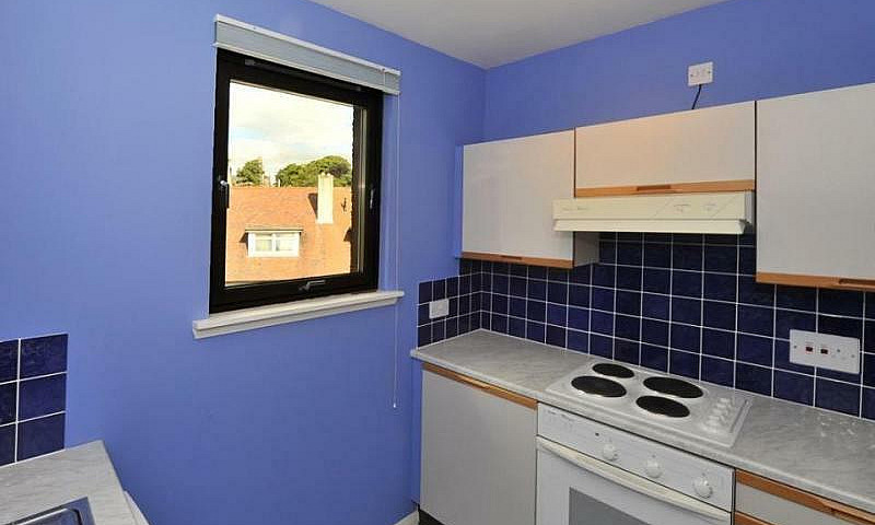 1 Bedroom Flat In He...