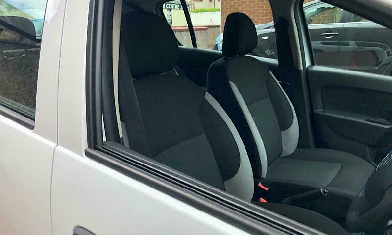 14 14 Dacia Sandero ...