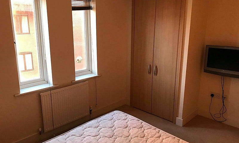 2 Bedroom Flat In Wh...