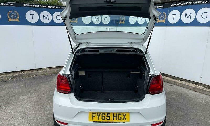 2015 Volkswagen Polo...