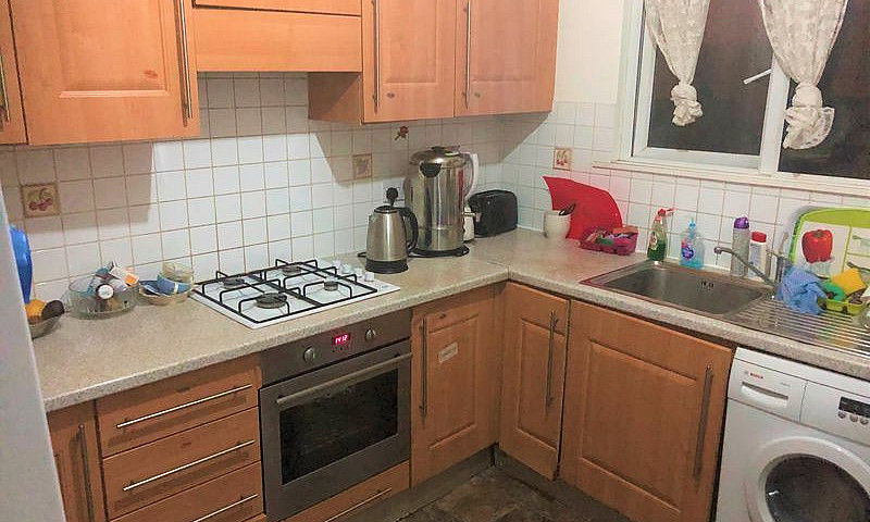 3 Bedroom Flat In Fi...