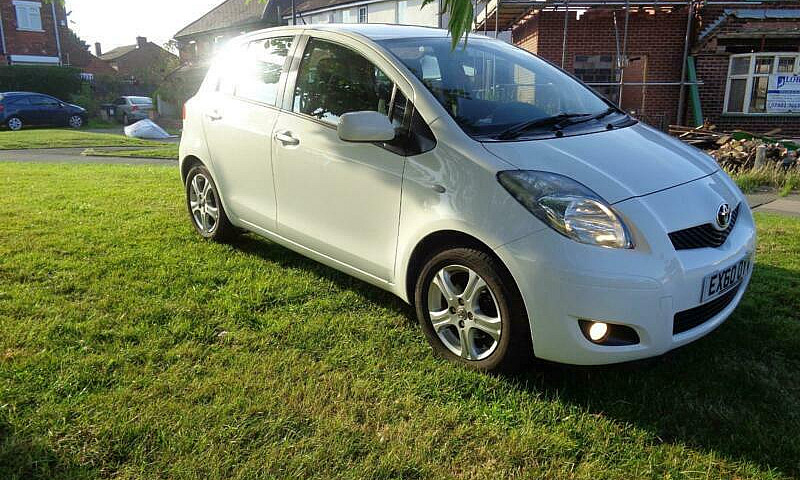 2011 Toyota Yaris 1....