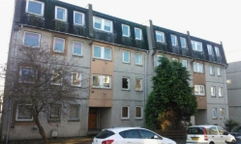 2 Bedroom Flat In Ju...