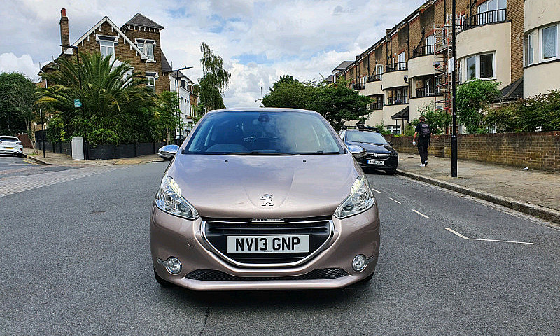 Peugeot 208 Allure P...