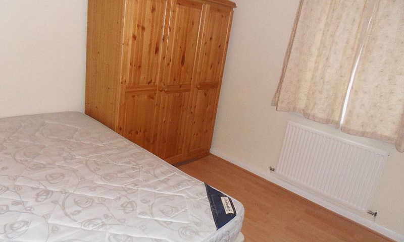 2 Bedroom Flat In Ha...