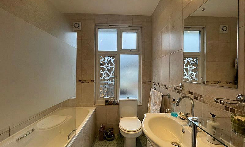 1 Bedroom Flat In Cr...