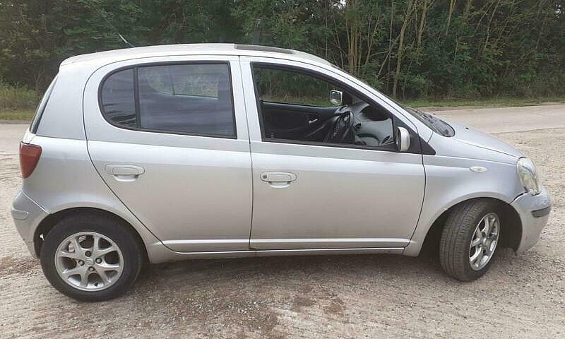 2003 Toyota Yaris T ...