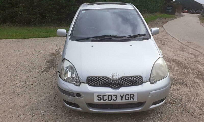 2003 Toyota Yaris T ...