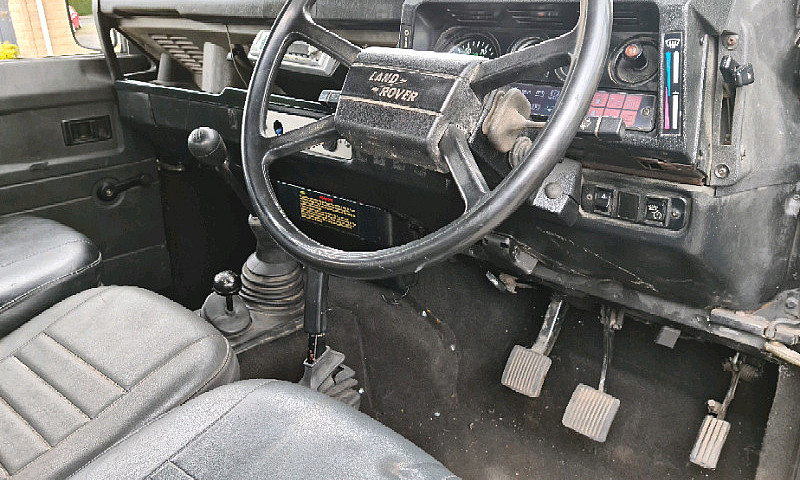 Land Rover Defender ...