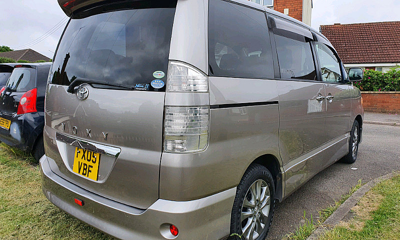 2005 Toyota Voxy 8 S...