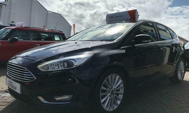 2015 64 Ford Focus 1...