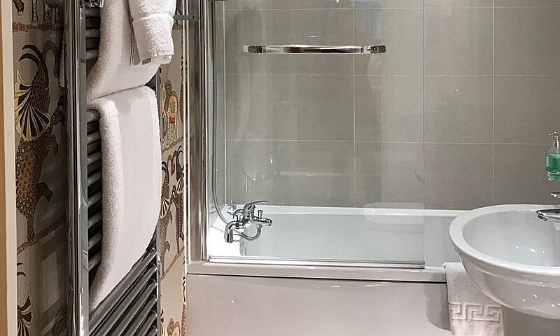 One Bed Apartment Ca...