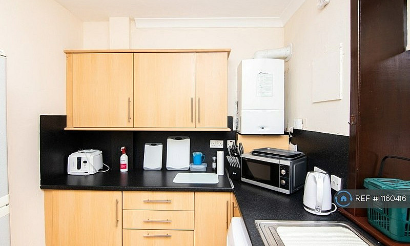 2 Bedroom Flat In Hi...