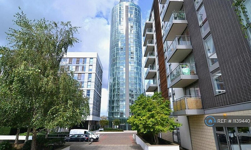 2 Bedroom Flat In Ea...