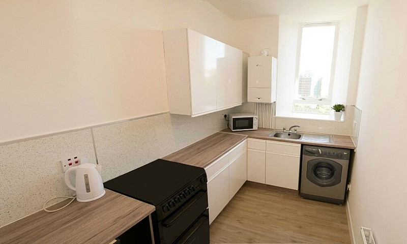 Double Bedroom To Re...
