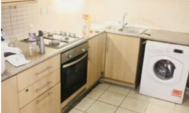 2 Bedroom Flat To Le...