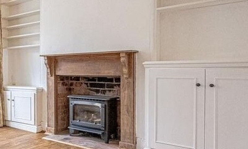 2 Bedroom House To R...