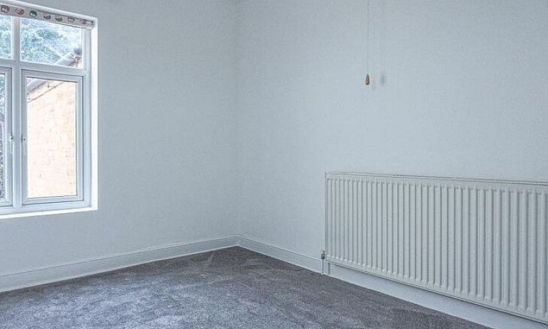 2 Bedroom House To R...