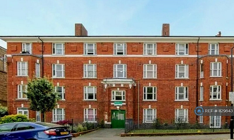 1 Bedroom Flat In He...