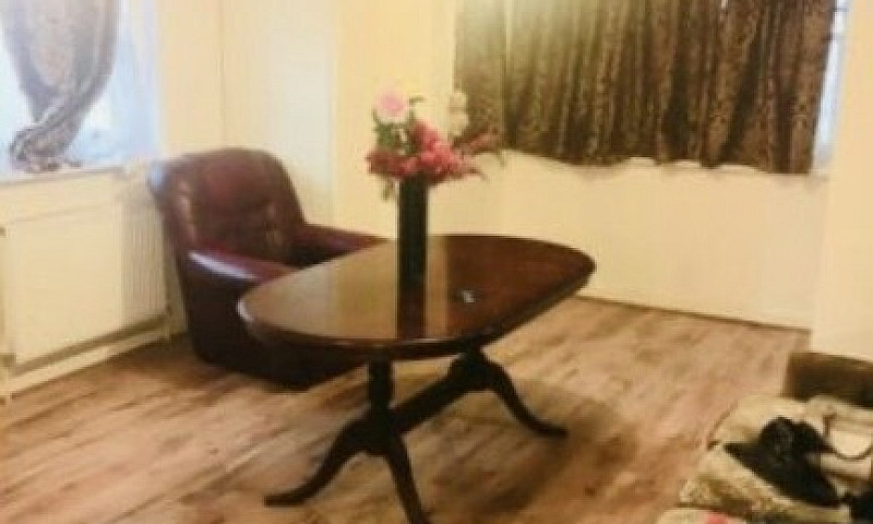 2 Bedroom Flat To Le...