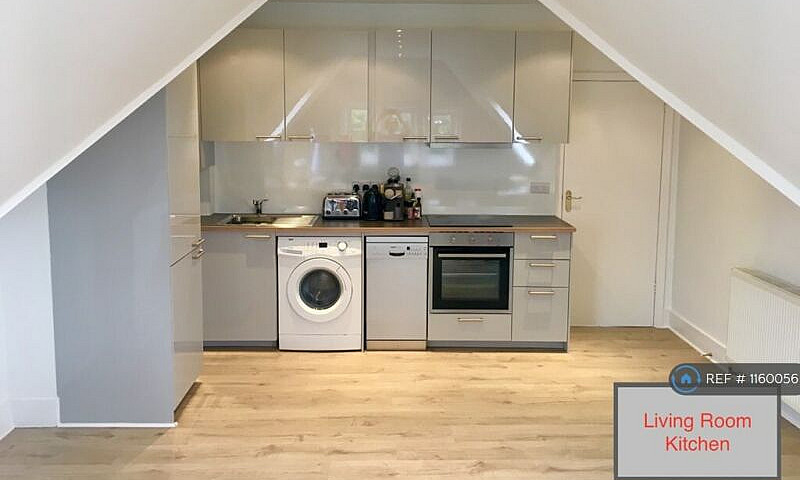 2 Bedroom Flat In Fr...