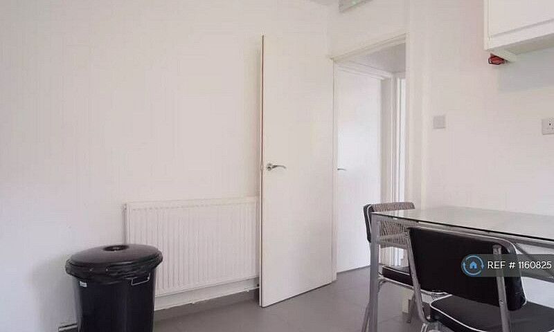 1 Bedroom In Trelawn...