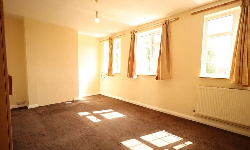 2 Bed 2Nd Floor Flat...
