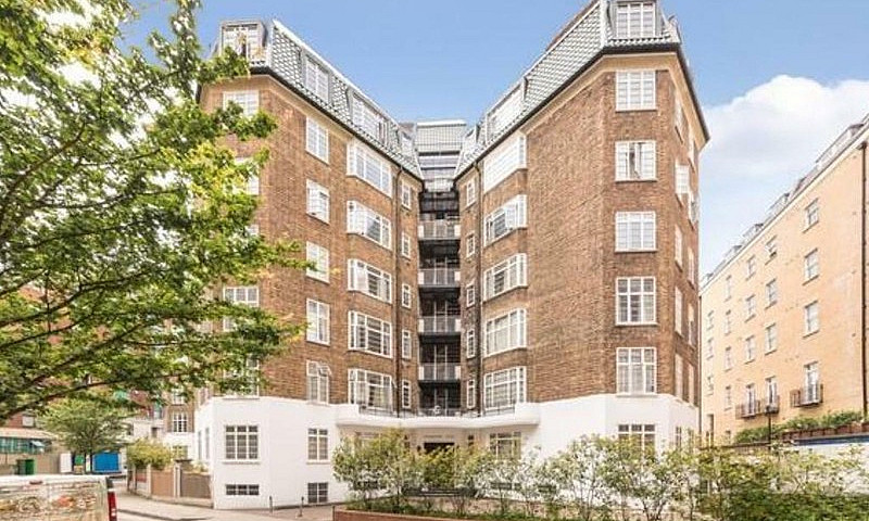 4 Bedroom Flat In St...