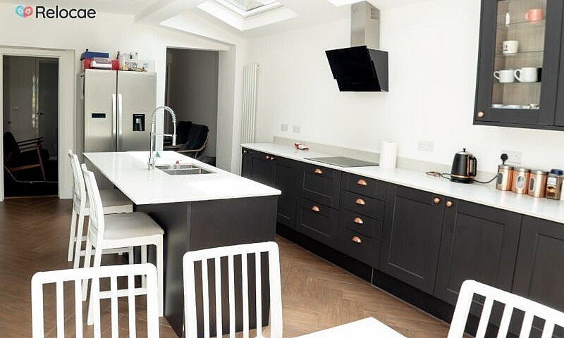 Boutique 5/6 Bedroom...