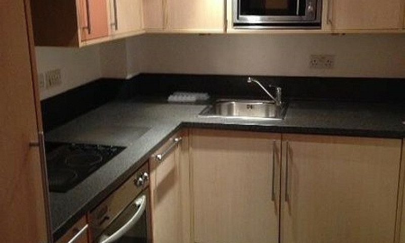 2 Bedroom Flat In Wh...