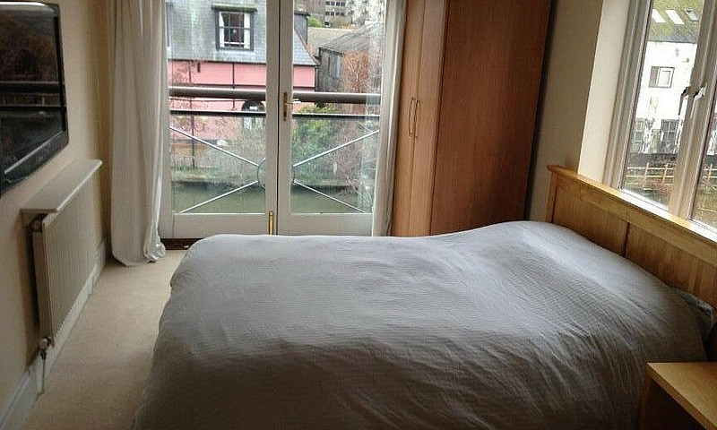 2 Bedroom Flat In Wh...