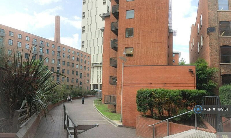 2 Bedroom Flat In Th...