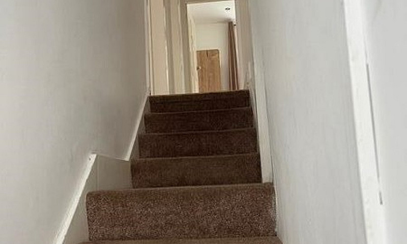 2 Bedroom Flat In Oa...