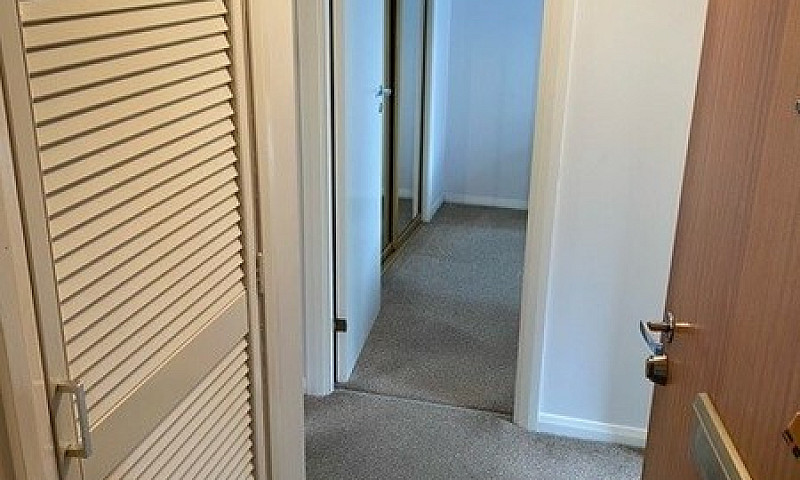 1 Bedroom Flat In He...
