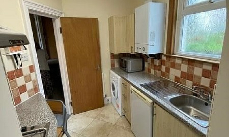 1 Bedroom Flat In St...