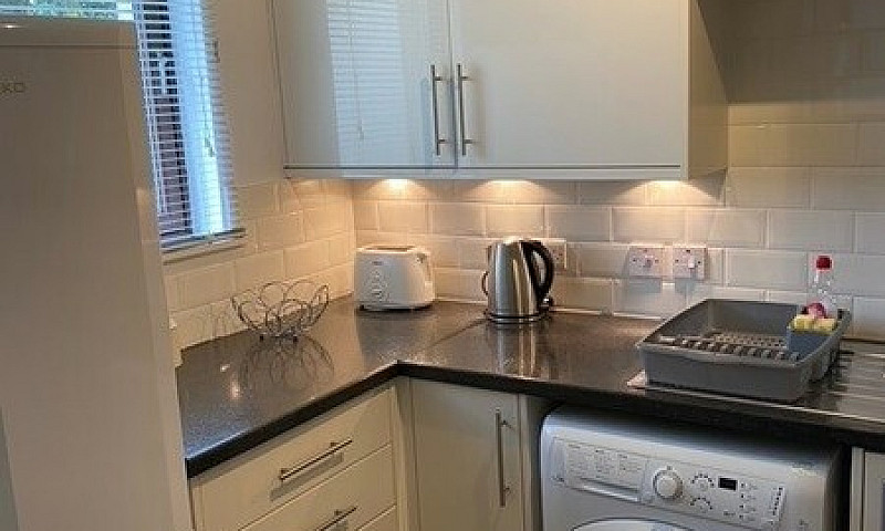 1 Bedroom Flat In He...