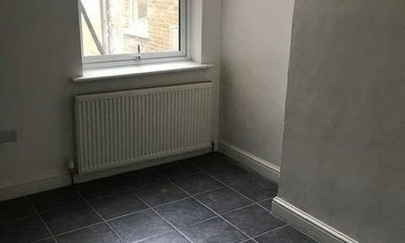 3 Bedroom Flat In Wh...