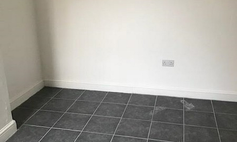 3 Bedroom Flat In Wh...