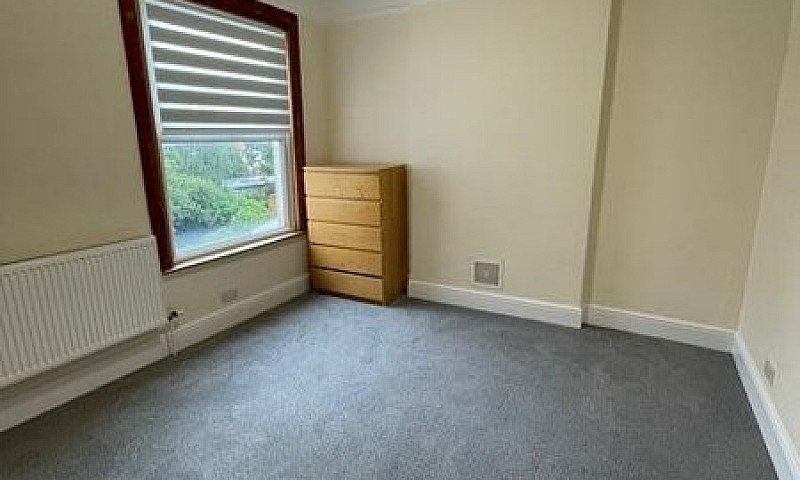 1 Bedroom Flat In St...
