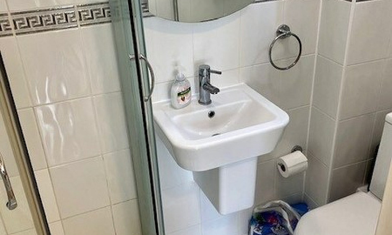 Studio Flat In Holmd...