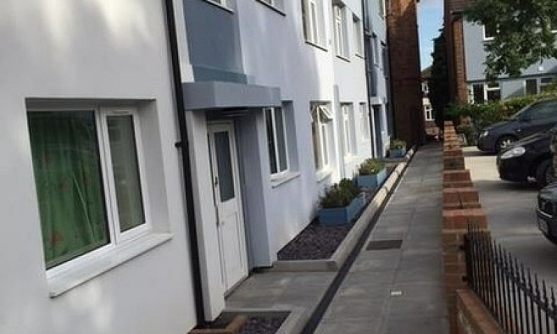 2 Bedroom Flat In Fa...
