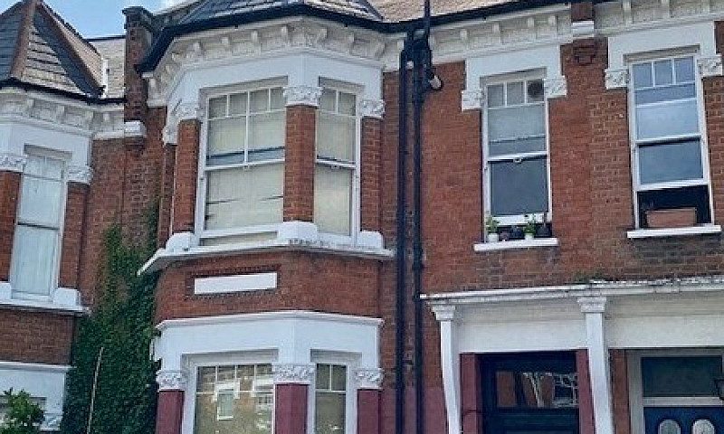 Studio Flat In Holmd...