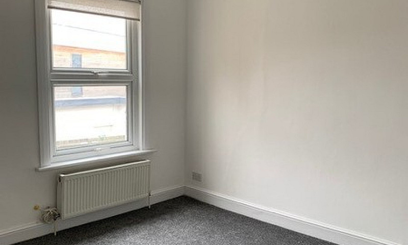 3 Bedroom Maisonette...