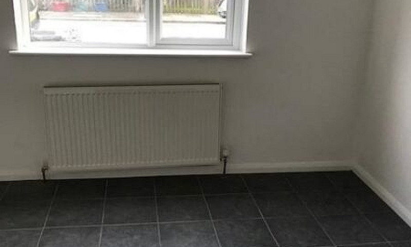 3 Bedroom Flat In Wh...