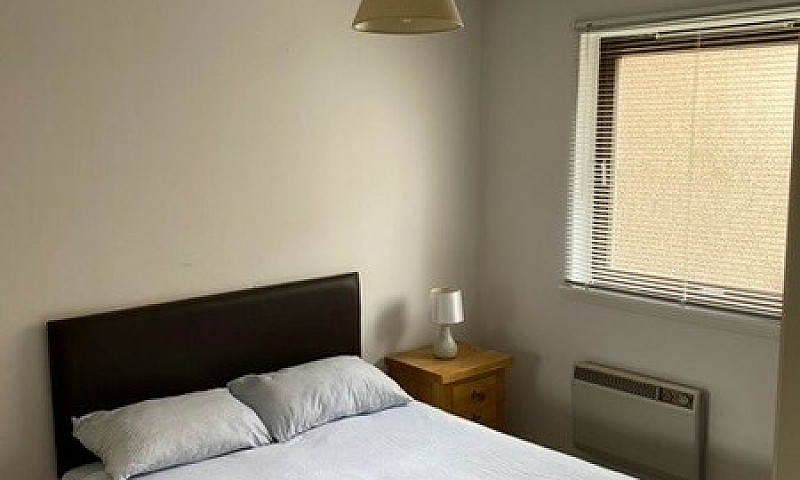 1 Bedroom Flat In He...