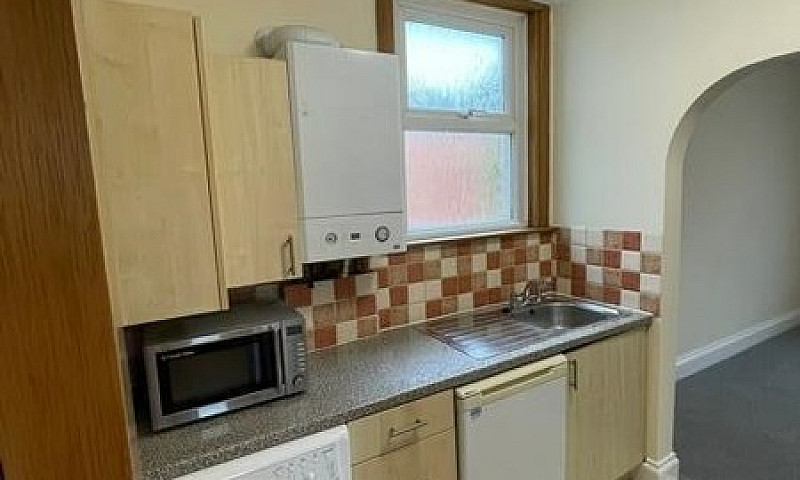 1 Bedroom Flat In St...