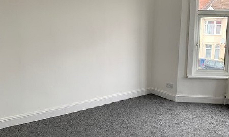 3 Bedroom Maisonette...