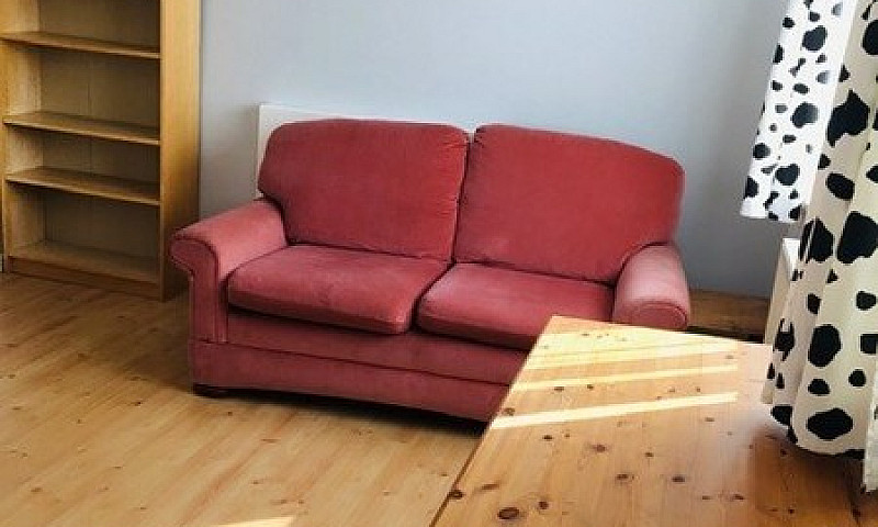 2 Bedroom Flat In He...